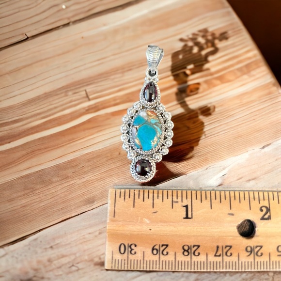 Sterling Silver Spiny Oyster & Red Garnet Pendant - Picture 5 of 8